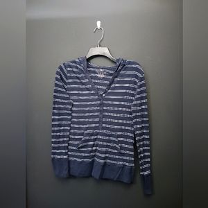 FADED GLORY MEDIUM BLUE AND WHITE STRIPPED LONG SLEEVE WOMENS TOP